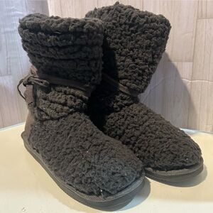 Womans charcoal faux fur by Lukees boots size 7